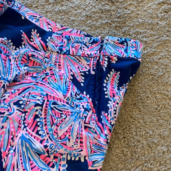 Lilly Pulitzer printed side zip shorts - Picture 4 of 6
